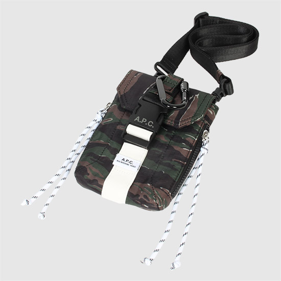 아페쎄 TREK POUCH 크로스바디백 COGXE H61733 JAA KHAKI