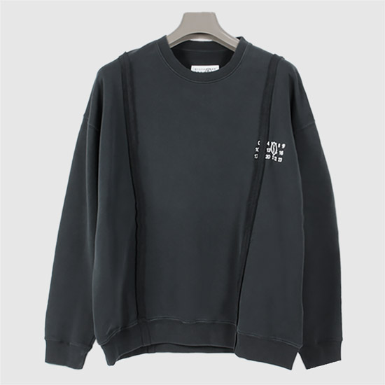 MM6 ๋ฉ์ข
๋ง๋ฅด์ง์๋ผ Men's Logo Sweatshirt SH2GU0019 M25004 900 BLACK