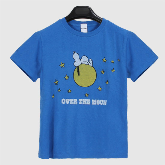 ๋ฆฌ๋ Women's Classic Peanuts Snoopy Moon T-Shirt 02402WCGT320 LAPIS