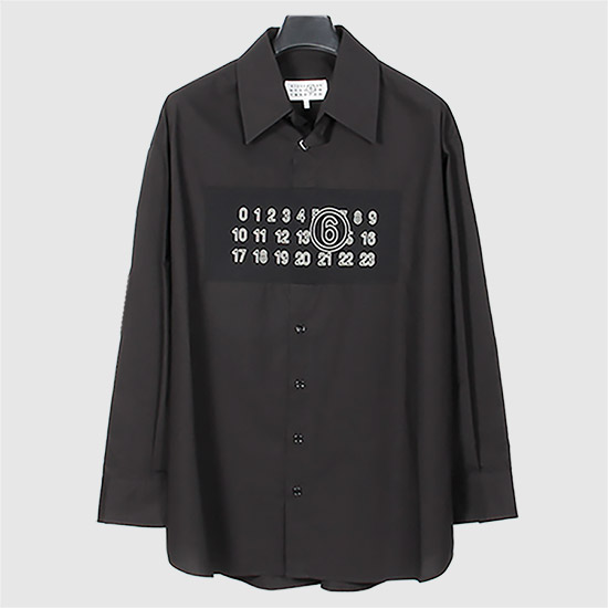 MM6 ๋ฉ์ข
๋ง๋ฅด์ง์๋ผ Men's Number Print Shirt SH0NH0014 M35256 900 BLACK