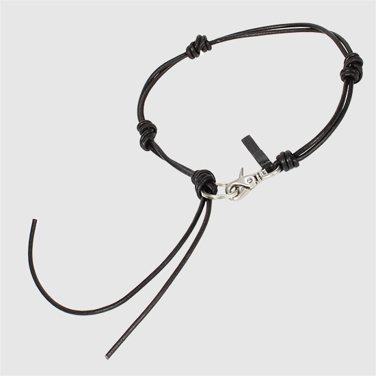 μμλ κ°μ μ°λ λΌλ Leather λͺ©κ±Έμ΄ A4258UB BLACK