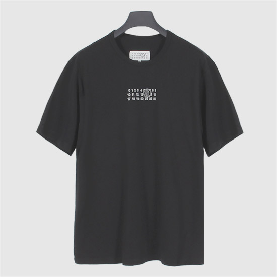 MM6 메종 마르지엘라 남성 뉴메릭 반팔 티셔츠 SH0GC0057 S24312 900 Black