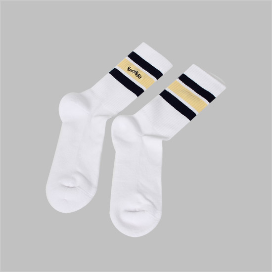 ์คํฌํฐ์ค๋ฆฌ์น ์ธ๋ฆฌํ Logo Socks AC00476300WH92 WH / NY / ALMOND