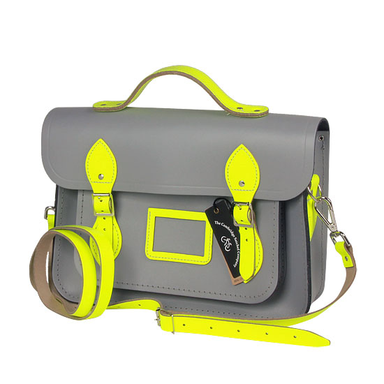 The 캠브리지 Satchel 컴퍼니 DESIGNER 13\" in ALLOY / YELLOW
