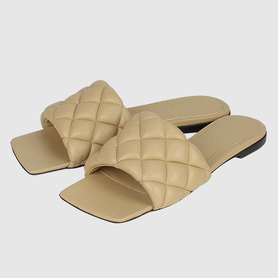 BOTTEGA VENETA Padded Jacket Flat Sandals 627710 VBRR0 2624 CANE SUGAR
