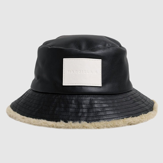 MM6 ๋ฉ์ข
๋ง๋ฅด์ง์๋ผ Logo Patch Bucket Hat S52TC0051 S54131 900 BLACK