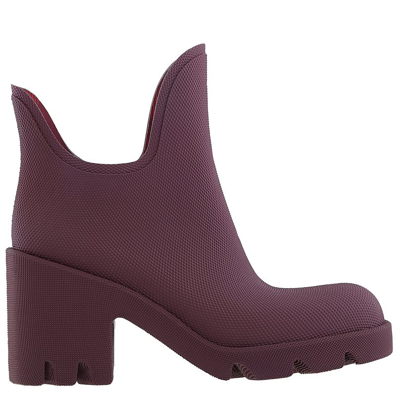 Water-Resistant Pebbled Rubber Boots