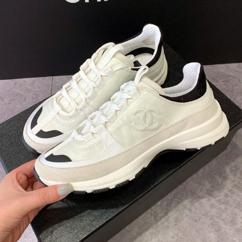 샤넬 25 FW 스웨이드 카프스킨 런닝화 페이던트 화이트 여성용