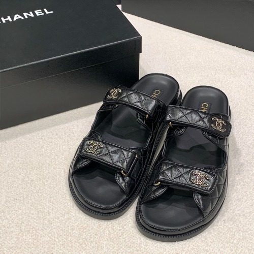 CHANEL Patent CC Logo Velcro Slippers Black Men's용