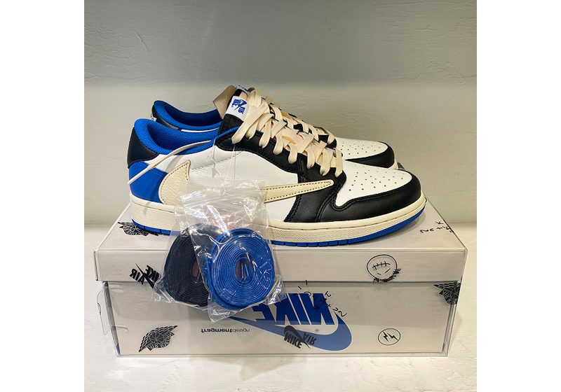 NIKE