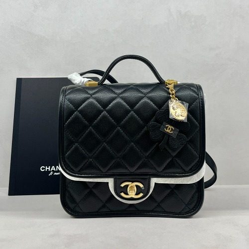 CHANEL 탑핸들 Flap Gold Metal Charm 클로버 캐비어스킨 Black Backpack