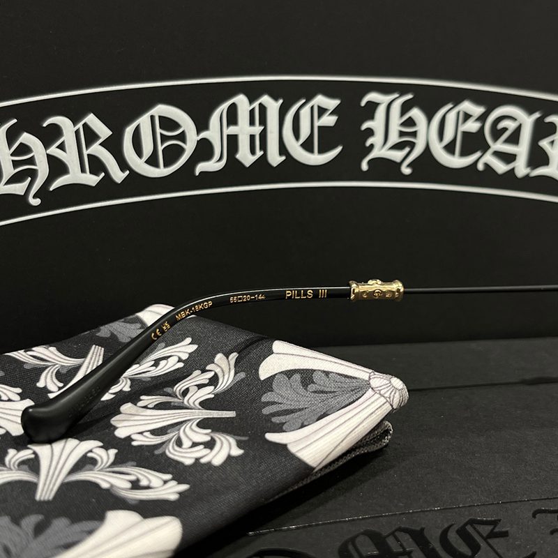 CHROME HEARTS