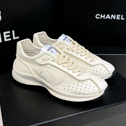 CHANEL Perforated Big Logo Leather Sneakers 아이보리 White Women's용