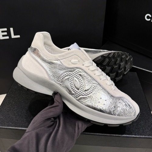 CHANEL Perforated Big Logo Leather Sneakers Silver μμ΄λ³΄λ¦¬ Women'sμ©