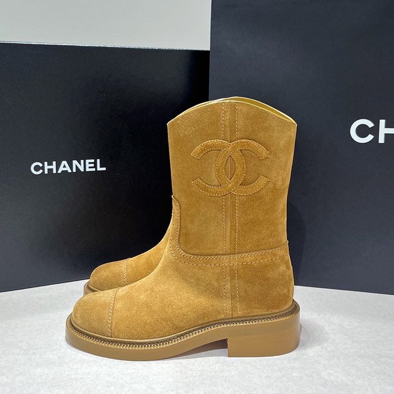 CHANEL Suede CC Big Logo 미들Boots 베이지