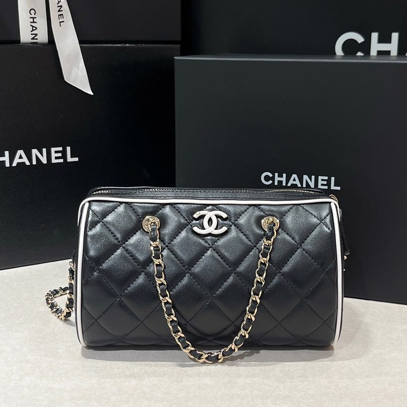 CHANEL Free 컬렉션 Lambskin Gold Metal Chain Mini Bag Black