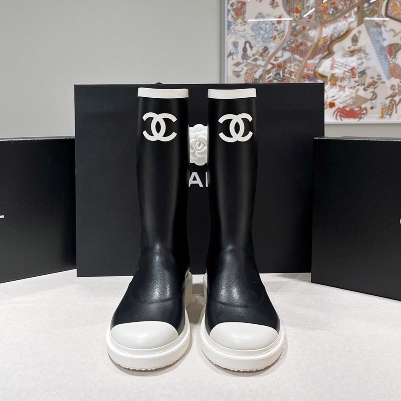 CHANEL 카우초크 Rubber Rain Boots Black White Two-Tone