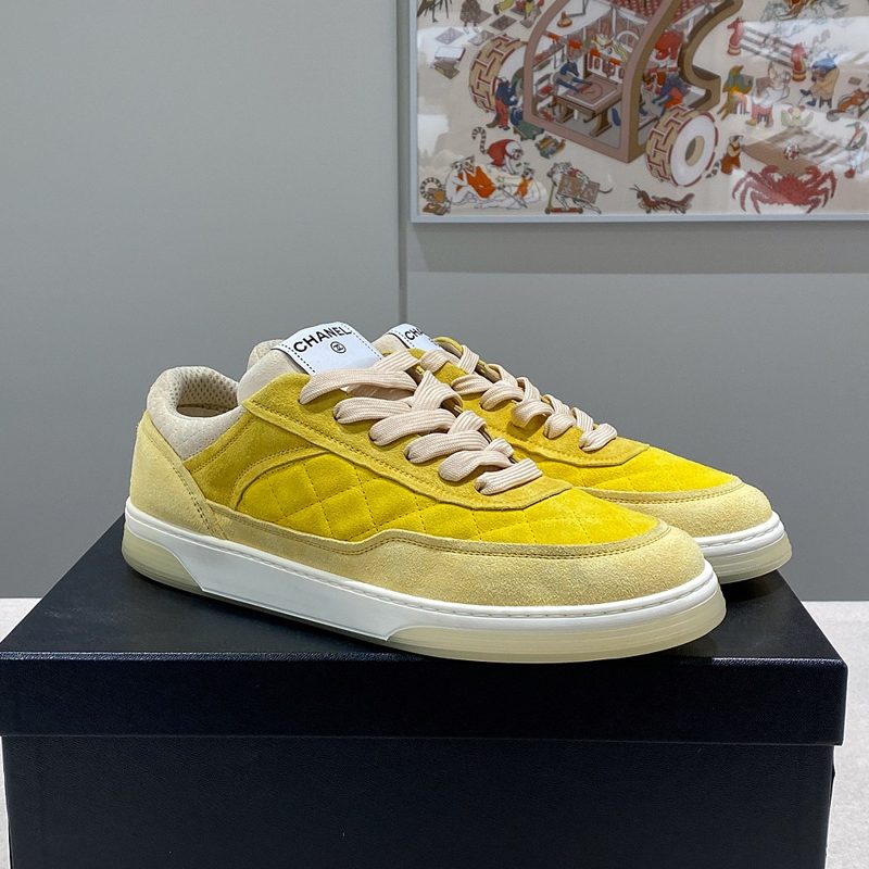 CHANEL Suede Calfskin Quilted Sneakers 옐로우