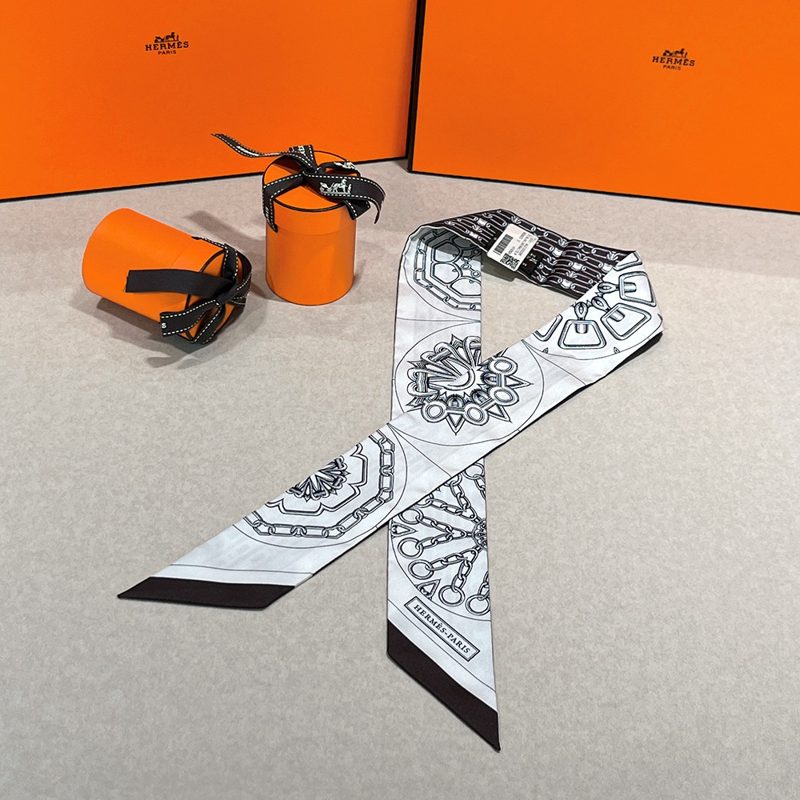 HERMES Scarf Silk Petit ์ํ ์นผ๋ ์ด๋์ค์ฝํ ํธ์๋ฆฌ White ๋ธ๋ผ์ด