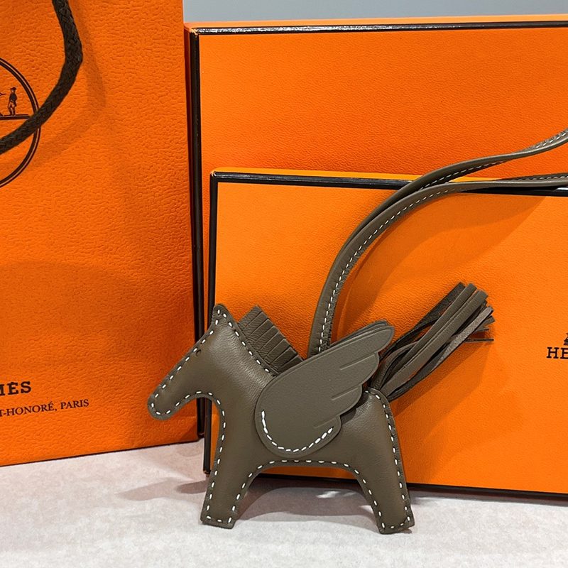HERMES Charm Calfskin&Lambskin ๋ก๋ฐ์ค Pegasus PM ์ฅ์ Charm ์ํ ํ (White Stitch)