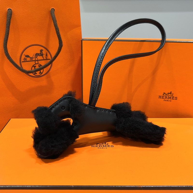 HERMES Charm ๋ฒ๋ ๋ฉ๋ฆฌ๋
ธ Wool ๊ฐ์์ง Charm ๋ฉ๋ฆฌ๋
ธ ์ฌ๋ธ๋