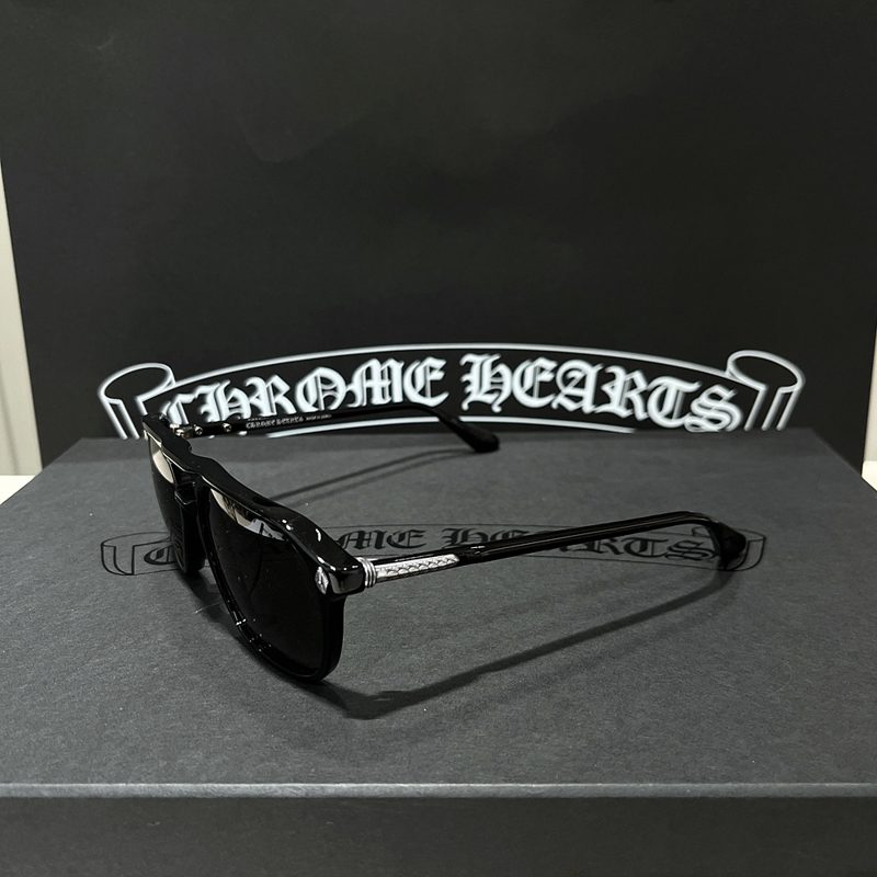 CHROME HEARTS