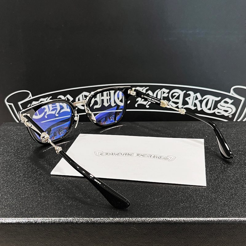 CHROME HEARTS