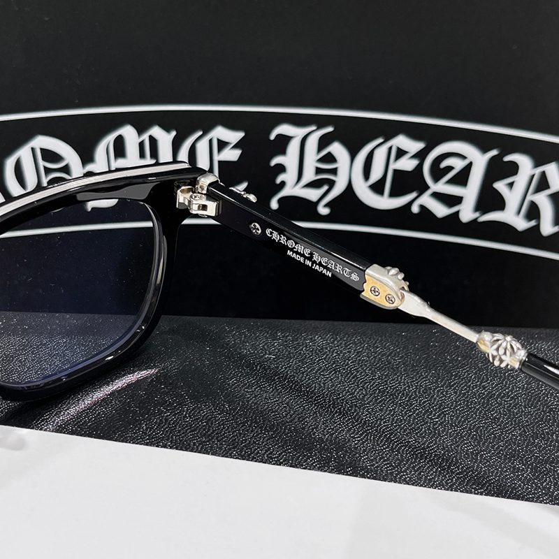 CHROME HEARTS