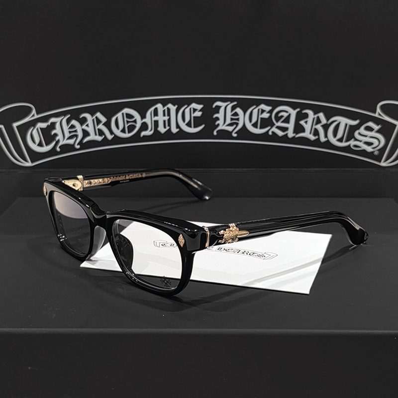 ํฌ๋กฌํ์ธ ๋์ด๋ธ Black 18K Gold-Tone ์๊ฒฝ