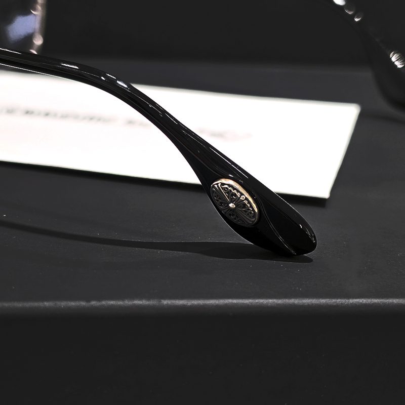 CHROME HEARTS