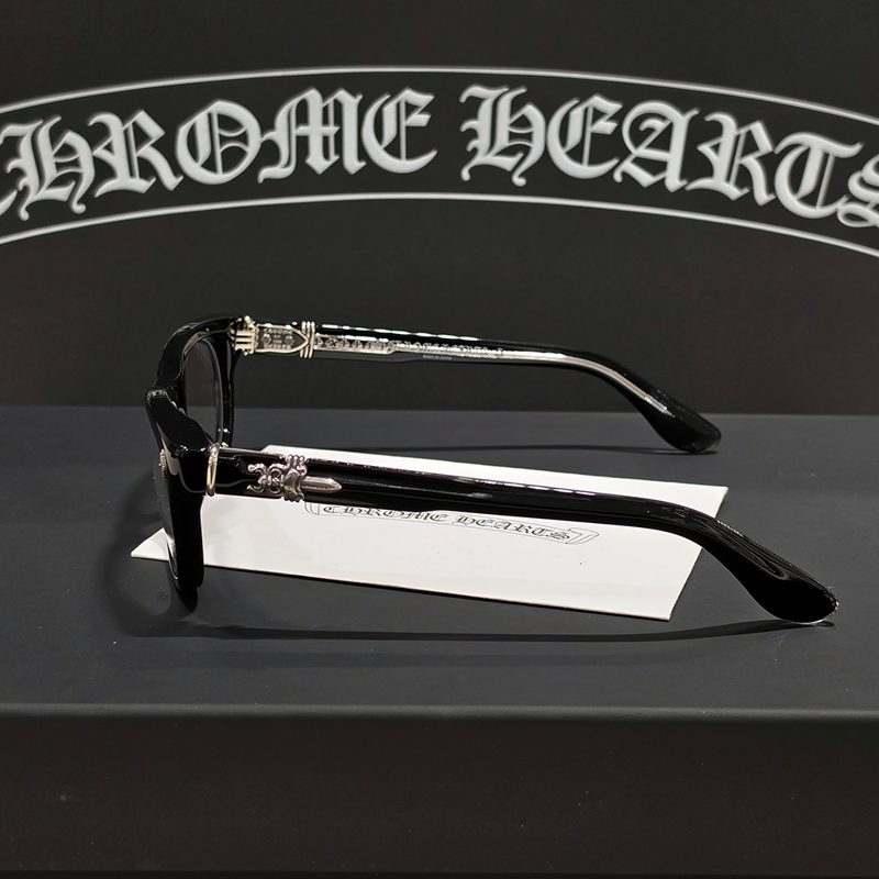 CHROME HEARTS
