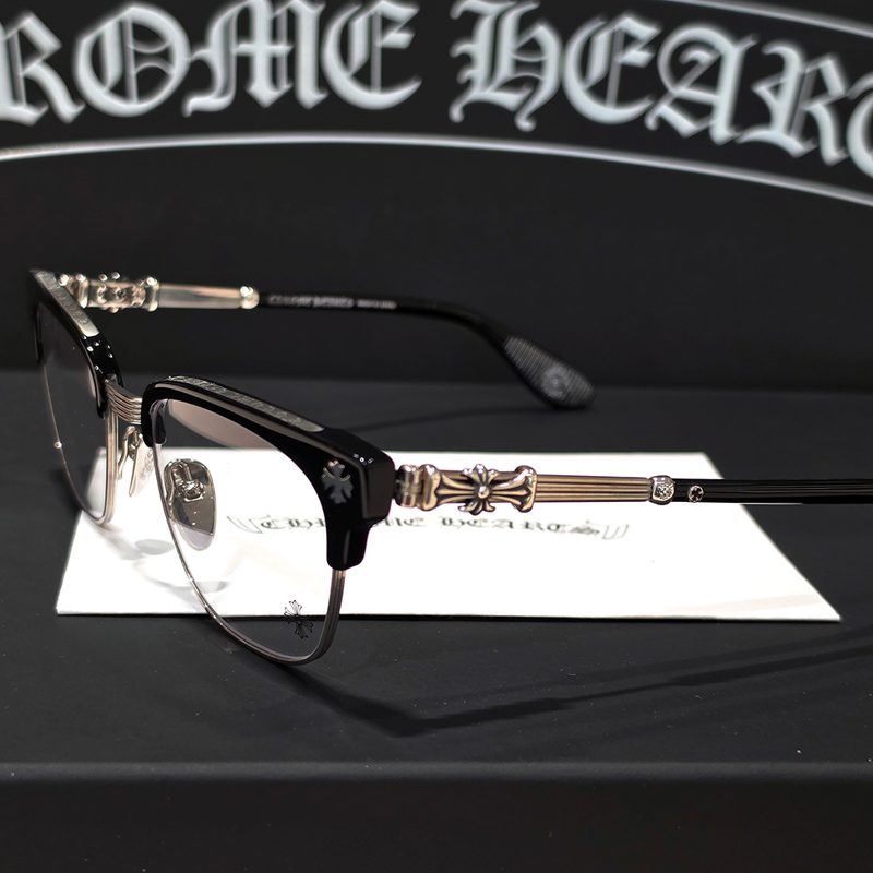 CHROME HEARTS