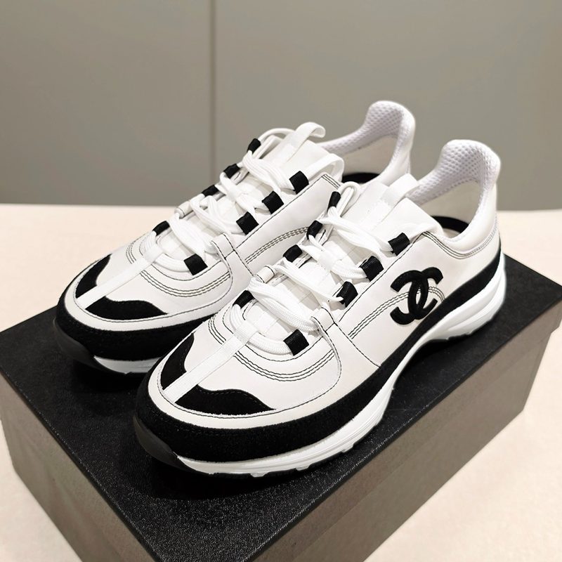 CHANEL 벨벳 Calfskin Runner White Black Sneakers