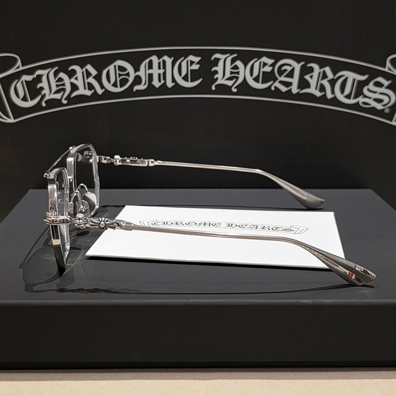 CHROME HEARTS