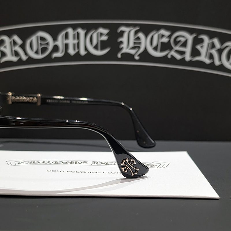 CHROME HEARTS