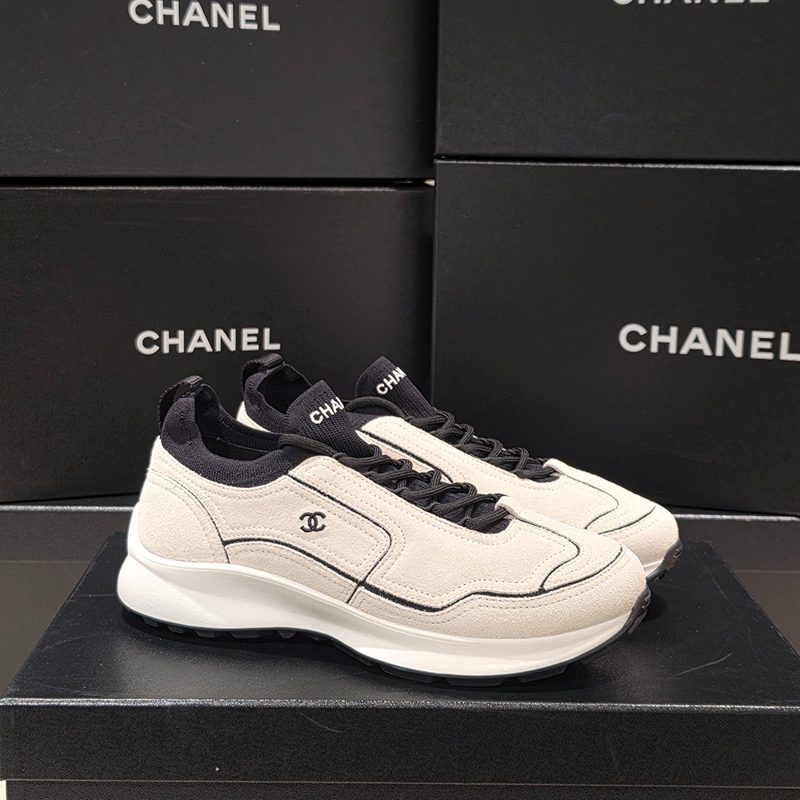 CHANEL 26년 최신상 Knit Suede White Mini Logo Sneakers Men's용