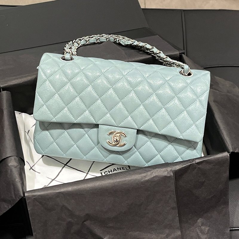 CHANEL Classic ํ๋ฉ๋ฐฑ Medium ์บ๋น์ด ์คํจ ์ค์นด์ด๋ธ๋ฃจ ํ๋์ ์์ฅ