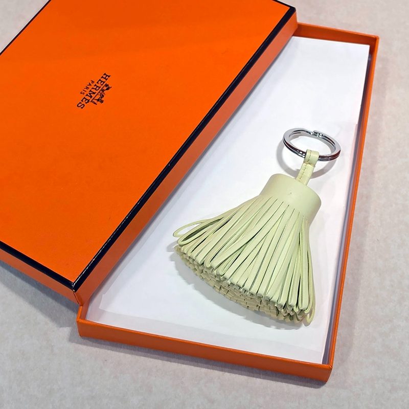HERMES 카르멘 키체인 아이보리 Two-Tone 테슬 Key Ring