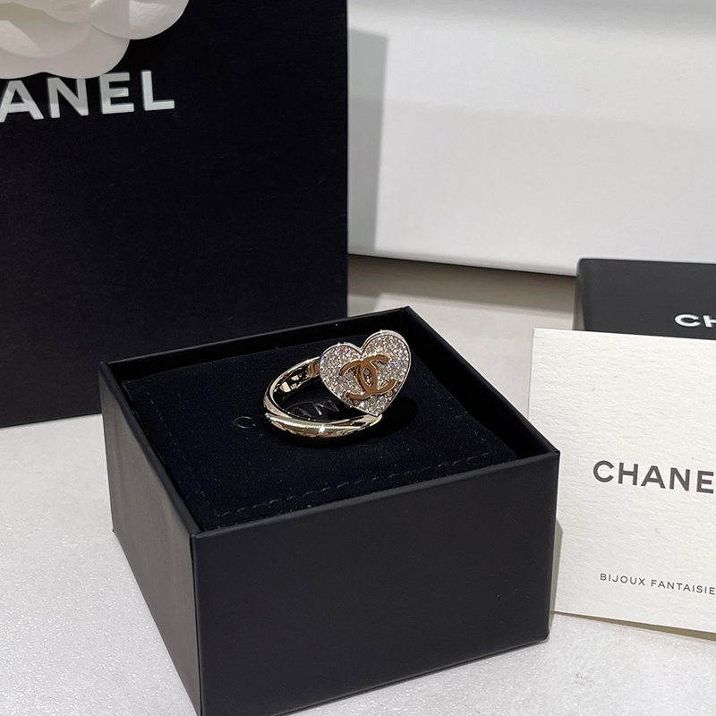 26SS / CHANEL Crystal Heart Twist Gold λ°μ§