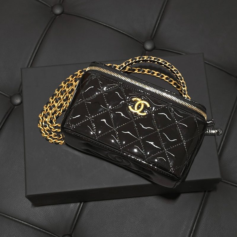 CHANEL ๋ฒ ๋ํฐ๋ฐฑ / Patent Chain ํํธ๋ค Black Gold Crossbody Bag