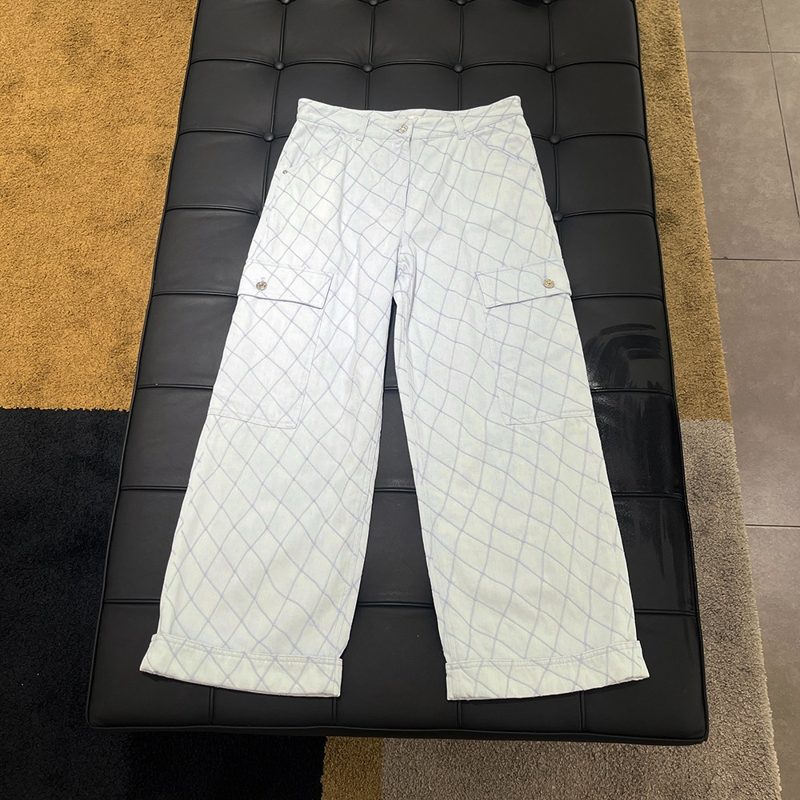CHANEL Jeans / 26 ์ฝ์ฝ Beach Matelassรฉ Diamond Quilted Wide Cargo Denim Pants