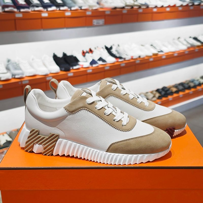 HERMES Sneakers / ๋ฐ์ด์ฑ White Leather ์์ฝ ๋ฒ ์ด์ง H ๋ฒ ์ด์ง ์์ฃผ