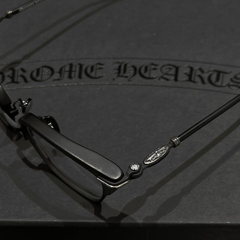 CHROME HEARTS