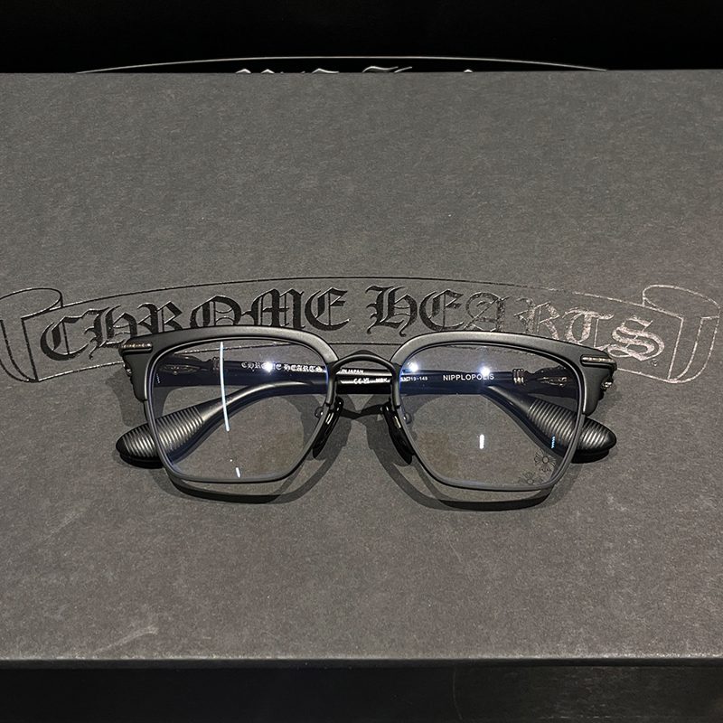 CHROME HEARTS