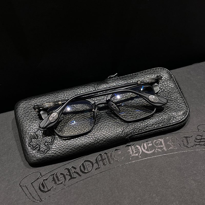CHROME HEARTS