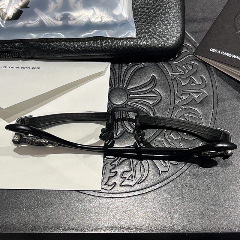 CHROME HEARTS
