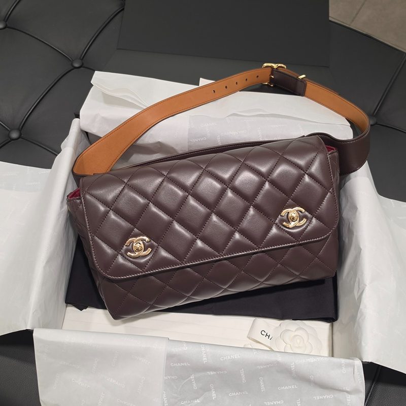 CHANEL Crossbody Bag / 26A ๊ณต๋ฐฉ Waist Bag CCLogo ํ์ ํด๋ฝ Flap ๋ธ๋ผ์ด Lambskin