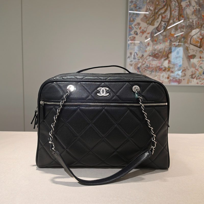 CHANEL ๊ณต๋ฐฉ ์ปฌ๋ ์
Maxi Chain Boston ๋ณผ๋ง๋ฐฑ Travel Bag Black ์์ฅ
