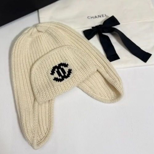 CHANEL 트래퍼햇 Cashmere White Black Logo