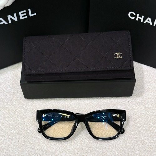 CHANEL Classic 뿔테 CC Logo 안경 Black